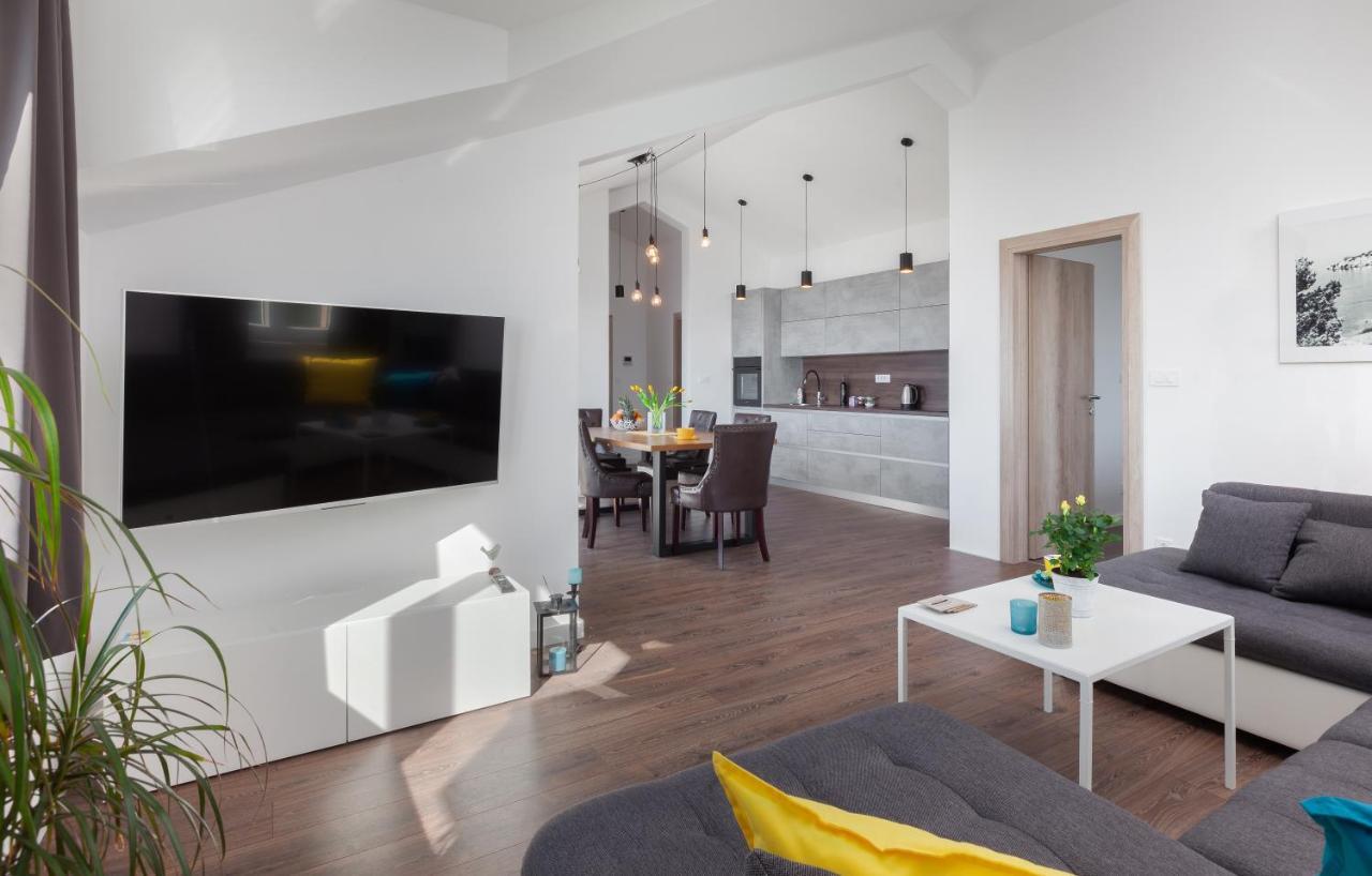 Apartments Galic พอดโกรา ภายนอก รูปภาพ